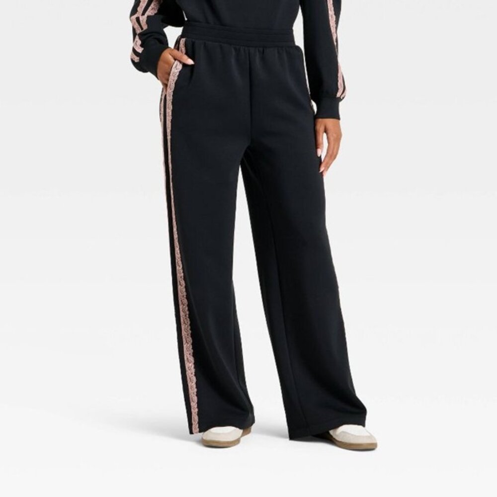 Airy Sleek Lace Detail Track Pant